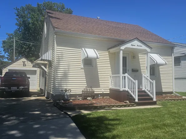 1514 E 16th St, Sterling, IL 61081