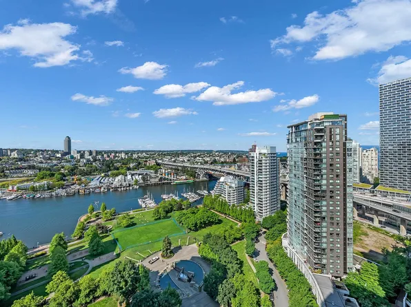 1438 Richards St #3002, Vancouver, BC V6Z 3B8