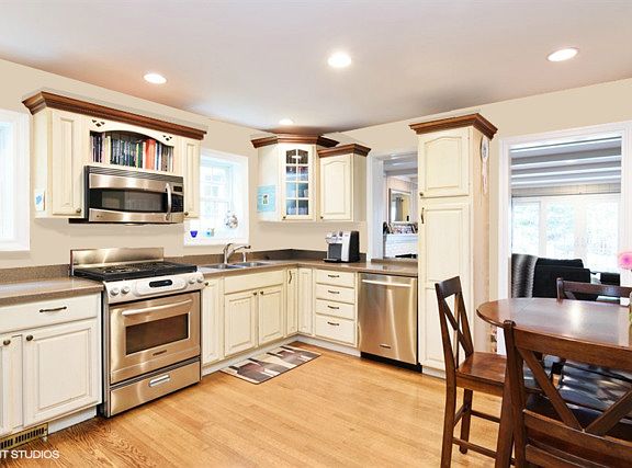 2nd image of 602 E Lynden Ln