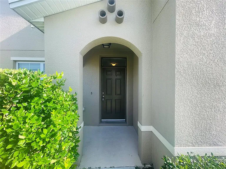 16616 Broadford Ln — Photo 3