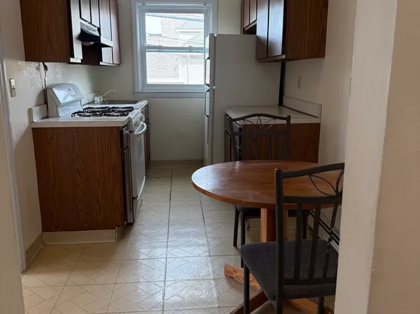 30 Jericho Tpke #F, New Hyde Park, NY 11040