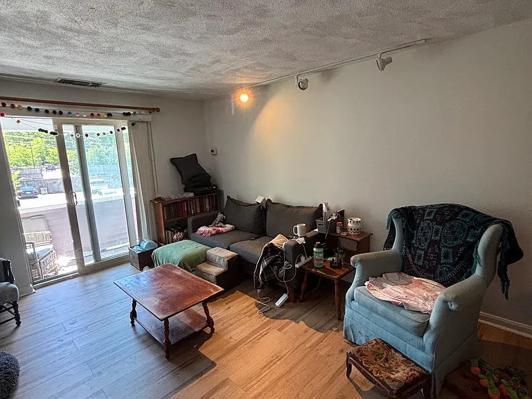 1216 Vfw Pkwy #43 — Photo 10