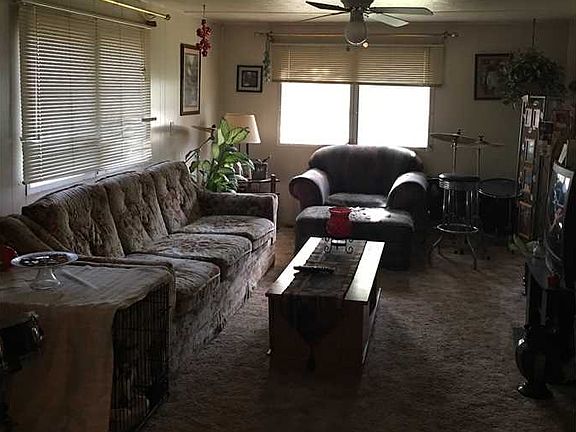3rd image of 208 Hemlock Dr