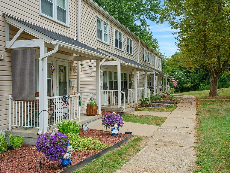 100-30 E Midland Hts — Photo 17
