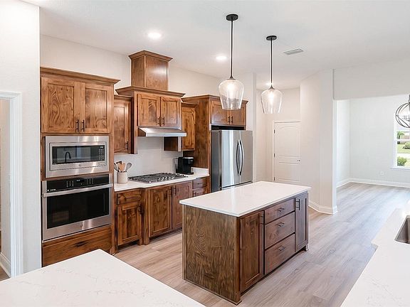 3rd image of 7409 Forestwood Dr