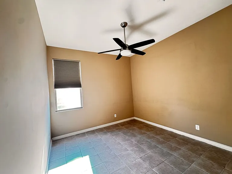 268 E Powell Way — Photo 41