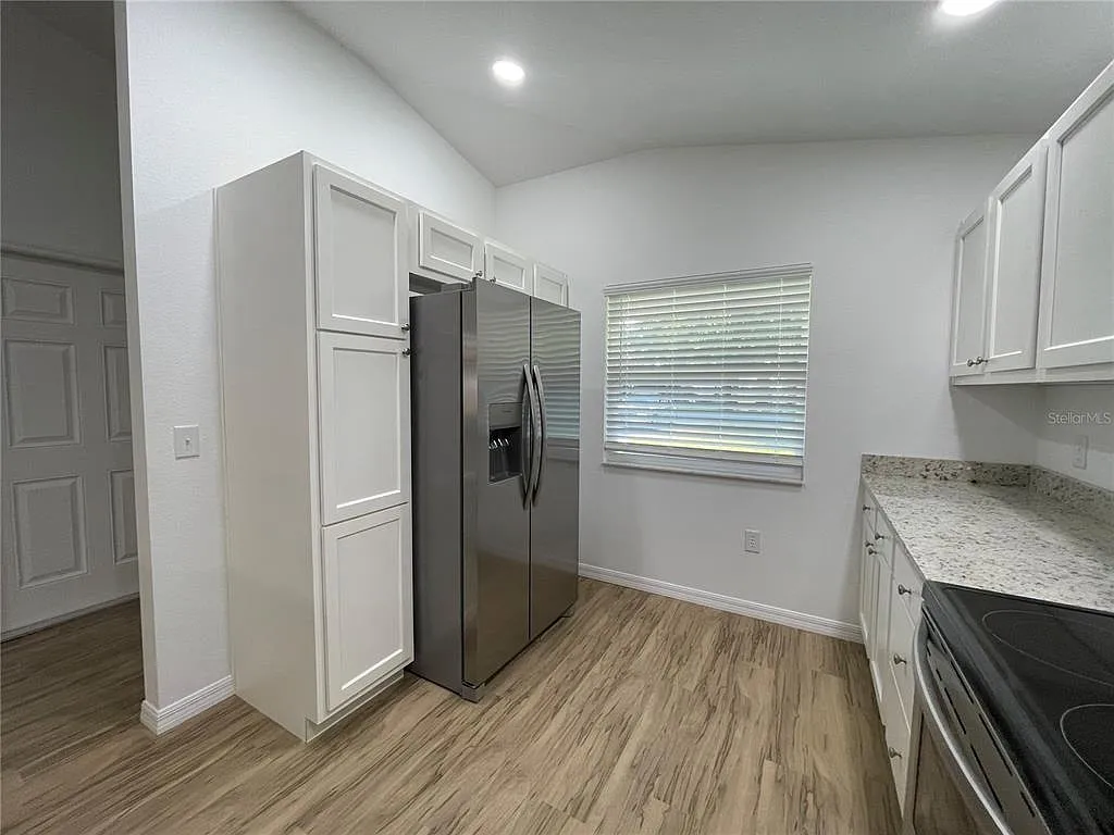 3 bed, 2.0 bath, 1274 sqft, $1,700 — Photo 4