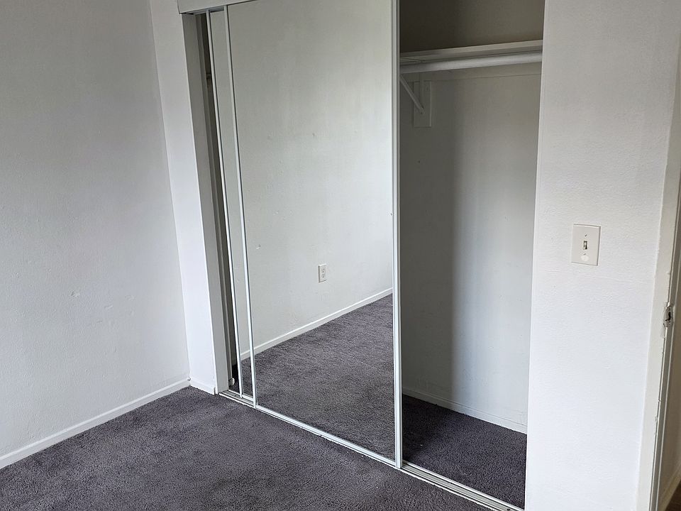 2nd bedroom closet area