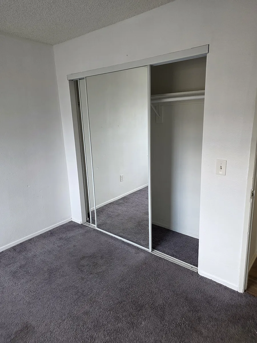 2nd bedroom closet area - Villa Capri