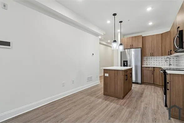 3 bed, 2000 sqft, $1,850 — Photo 1