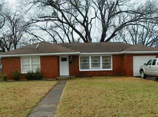 1113 N Howeth St, Gainesville, TX 76240