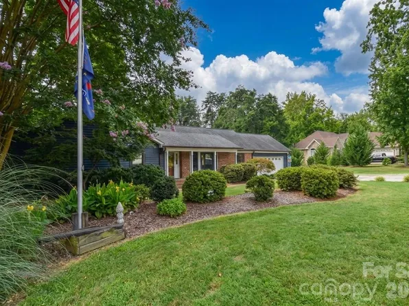 127 Fairway Dr, Mooresville, NC 28117