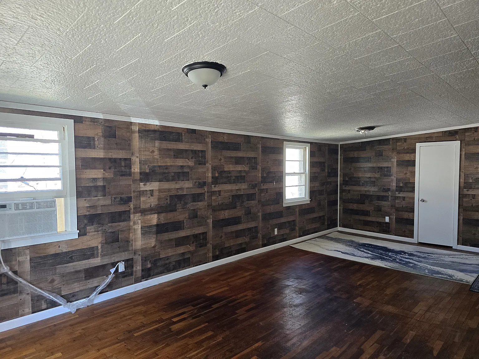 4 bed, 1365 sqft, $1,100 — Photo 2