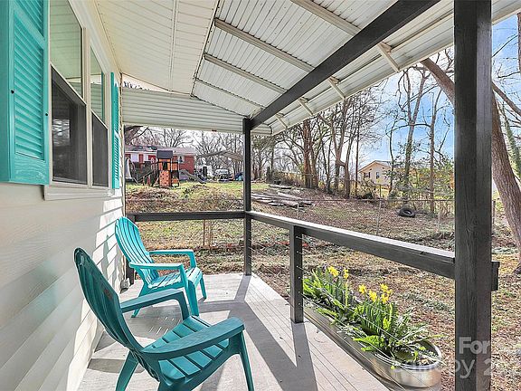 5th image of 302 Digh St