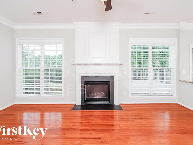 3312 Cornelia Ct — Photo 3