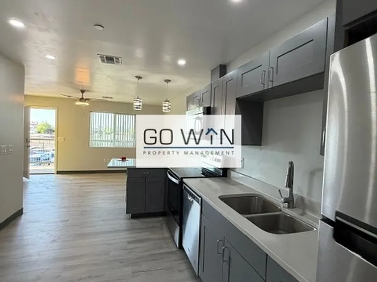 23 E Illini St — Photo 10