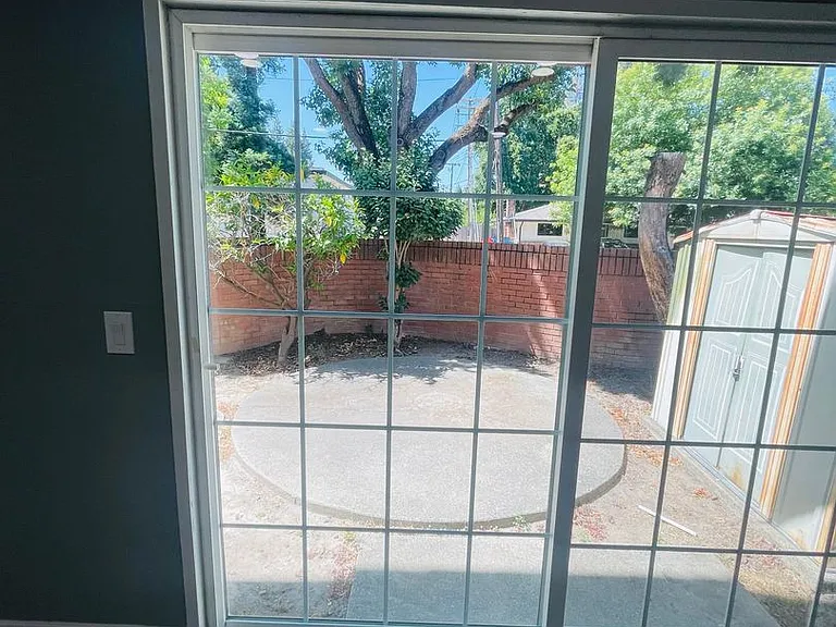 1085 Piedmont Dr — Photo 5