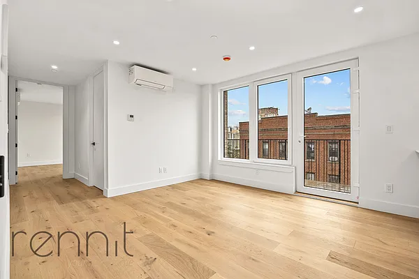 Living room, photo 2