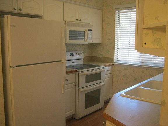 4th image of 2 Parkplace W Unit 2