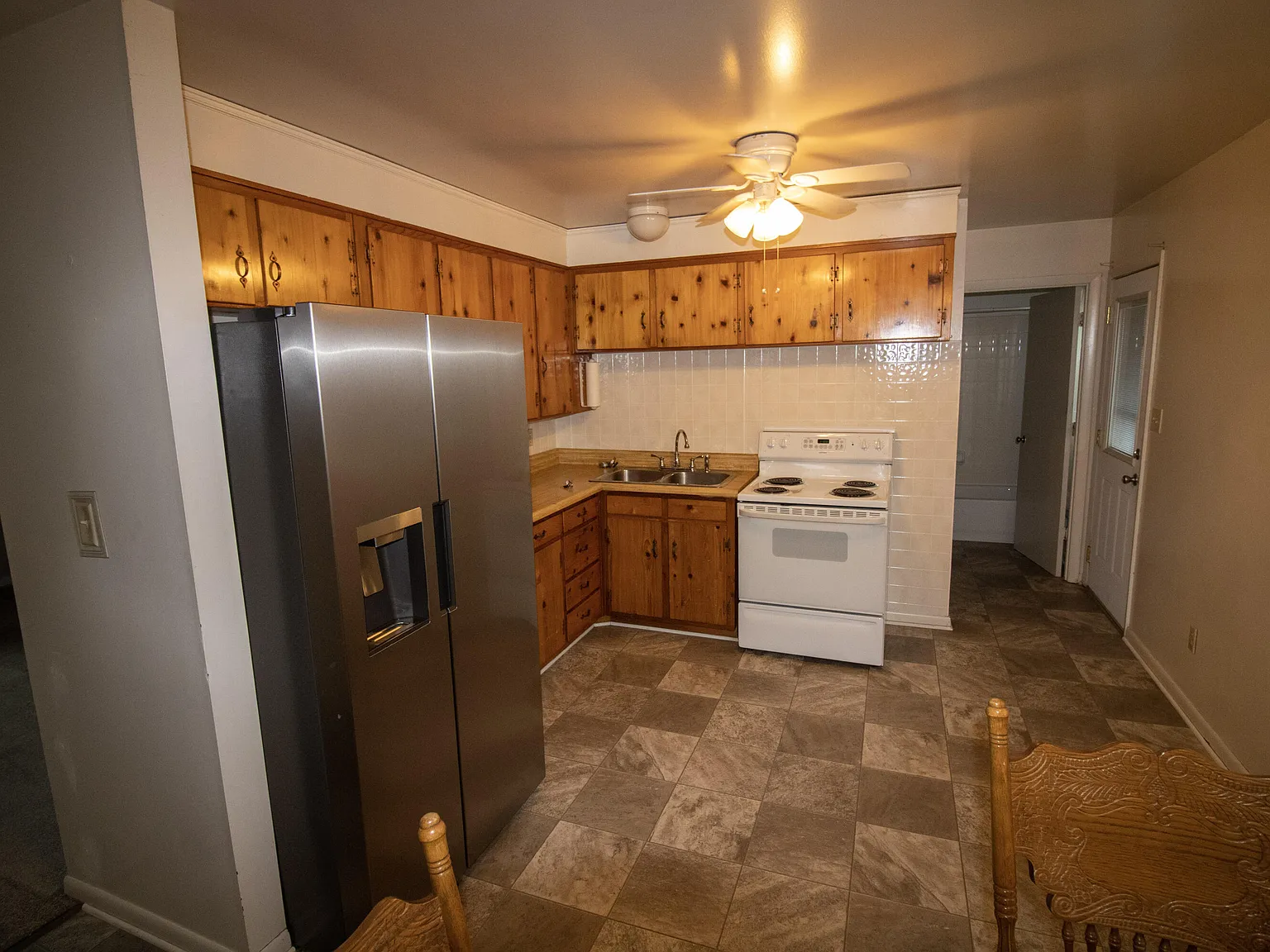4 bed, 2.0 bath, 1579 sqft, $1,700 — Photo 2