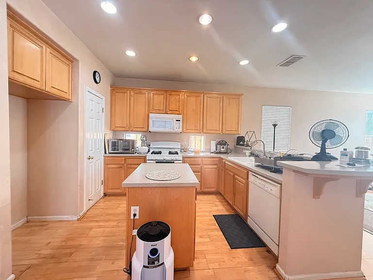 1236 Crossroads Ct — Photo 6