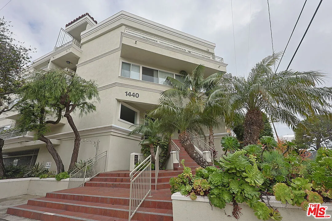 2 bed, 2.0 bath, 938 sqft, $4,290 — Photo 1