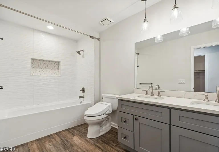 251 Plymouth Ct #251 — Photo 15