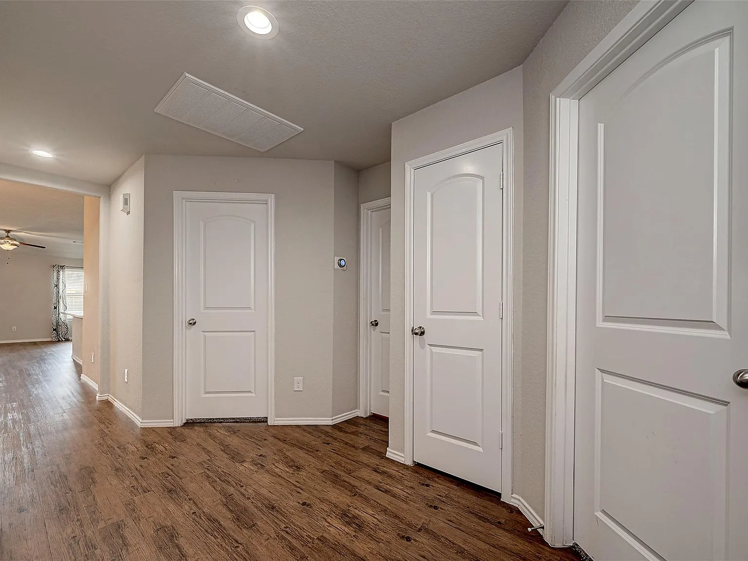 3 bed, 2.5 bath, 1513 sqft, $2,025 — Photo 3