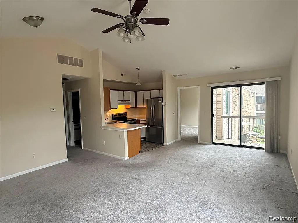 2 bed, 2.0 bath, 1094 sqft, $1,630 — Photo 4