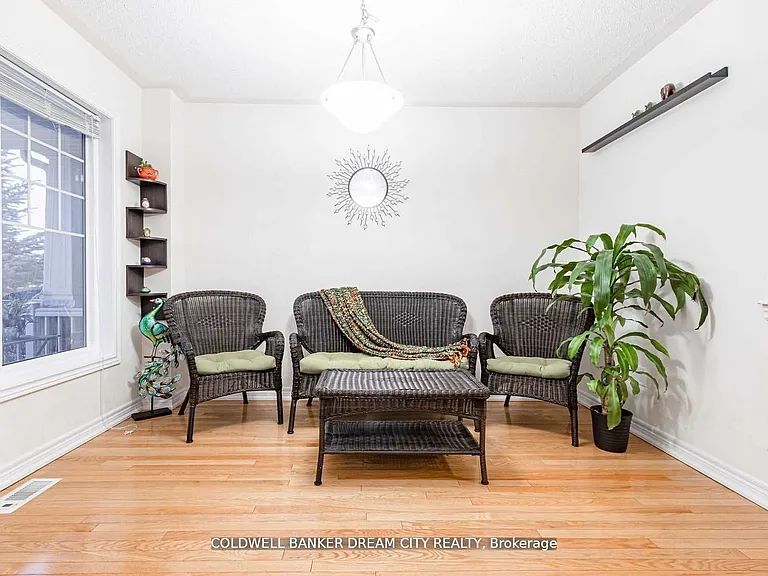 37 Stoyell Dr — Photo 4