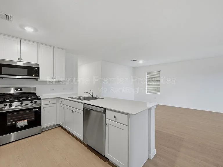 209 Cattail Ln — Photo 8