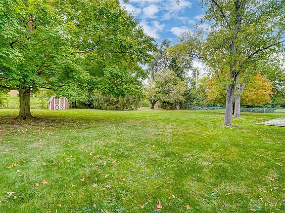 2nd image of 360 Bridle Ln S