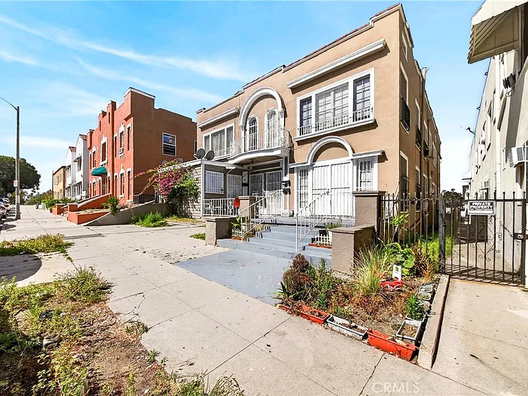 139 S Manhattan Pl — Photo 32