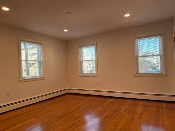 5 Burnside St #1, Salem, MA 01970