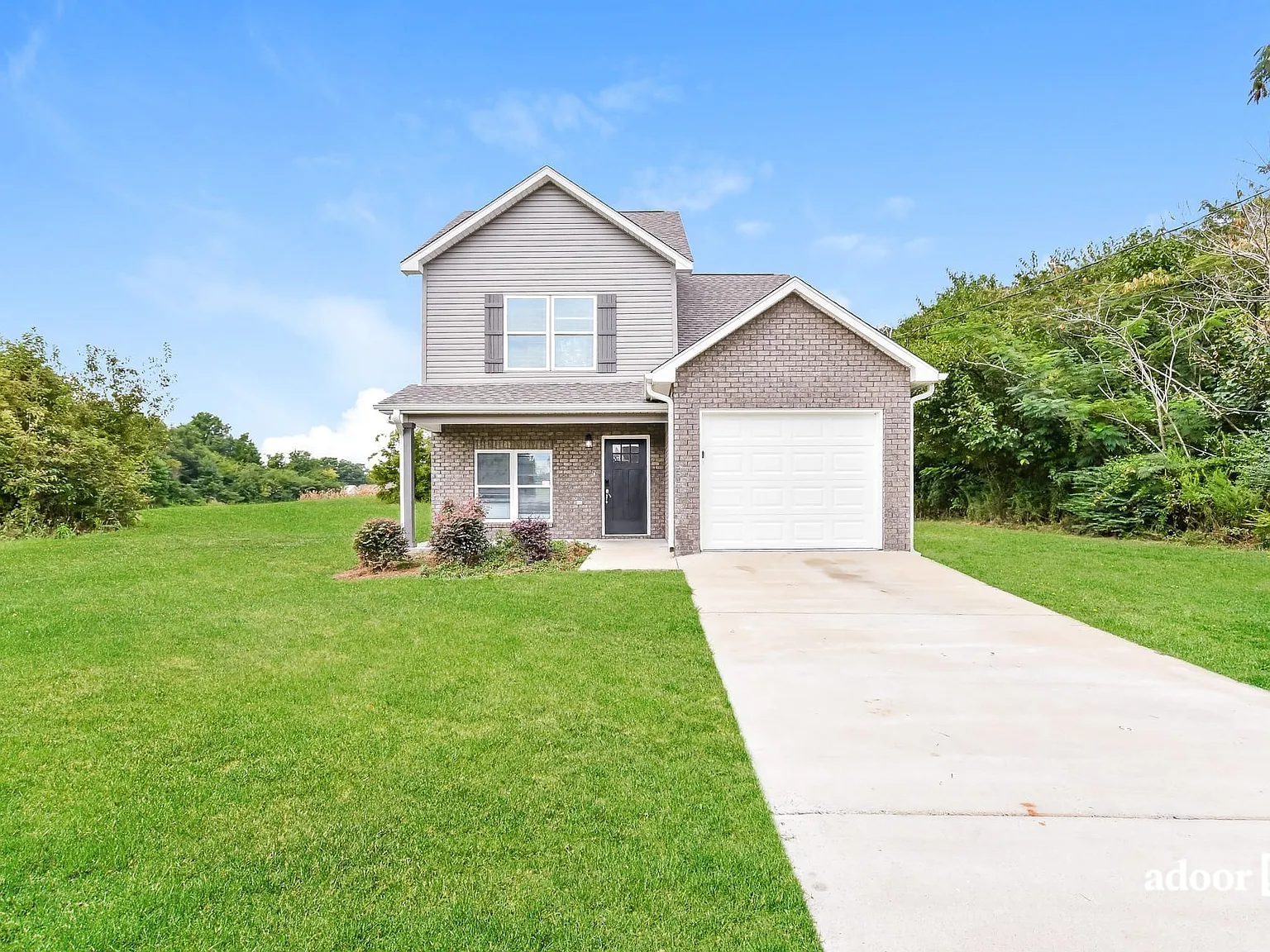 3 bed, 2.5 bath, 1450 sqft, $1,595 — Photo 1