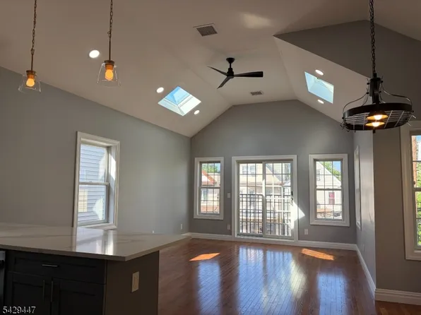 84 Andrew St Floor 2, Bayonne, NJ 07002