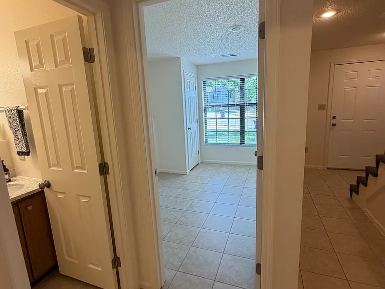 228 NW Waterwheel Ct — Photo 6