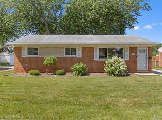 8439 Doncaster Dr, Sterling Heights, MI 48312