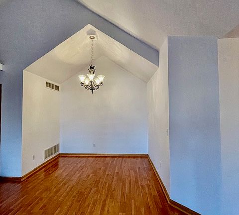 4th image of 410 Marigold Cir