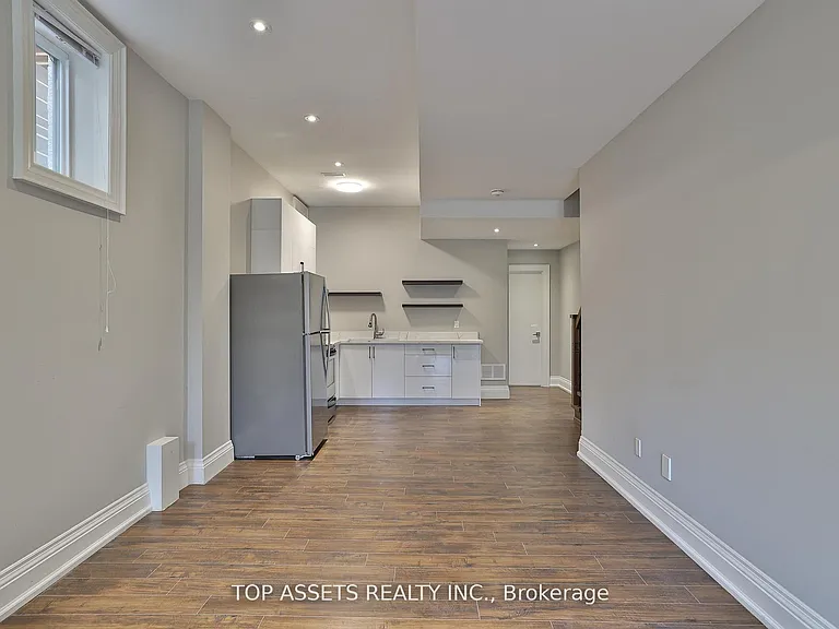 54 Madawaska Ave #BASEMENT — Photo 5