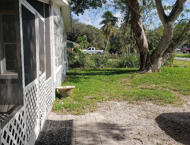 257 Whittier Ave — Photo 3