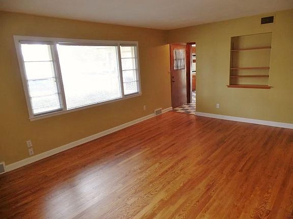 3rd image of W67N755 Franklin Ave