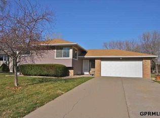 11742 Roanoke Blvd, Omaha, NE 68164