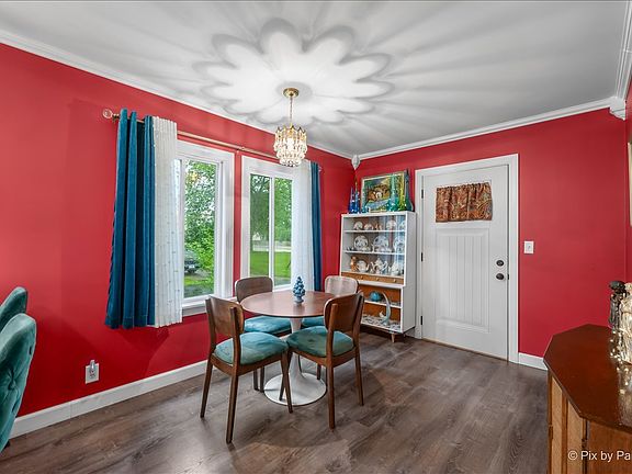 5th image of 809 E Wilson St