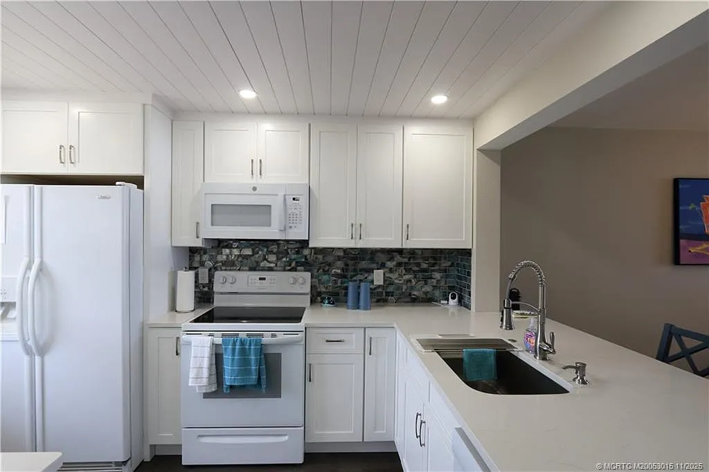 2 bed, 2.0 bath, 984 sqft, $5,500 — Photo 4