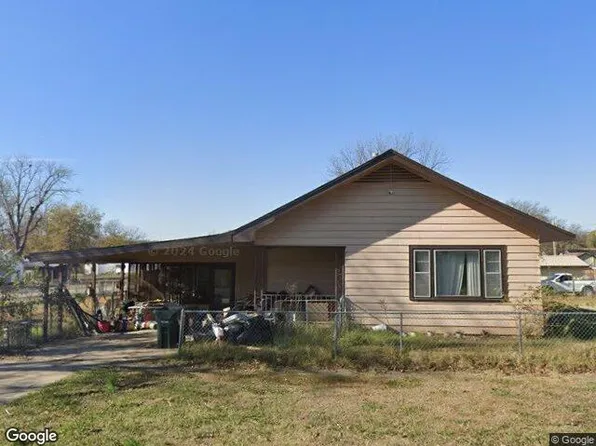 309 S 8th St, Henryetta, OK 74437