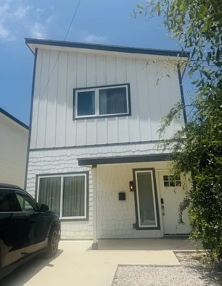 1031 S Gevers St — Photo 1