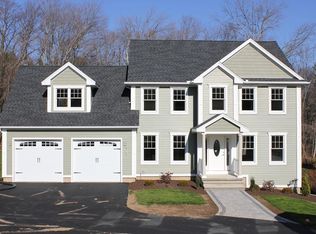 16 Black Dog Ln, East Longmeadow, MA 01028