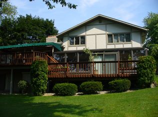 6390 Lakeshore St, West Bloomfield, MI 48323