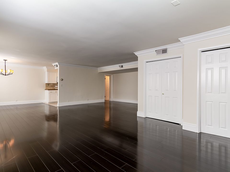 1st image of 5343 Yarmouth Ave Unit 104